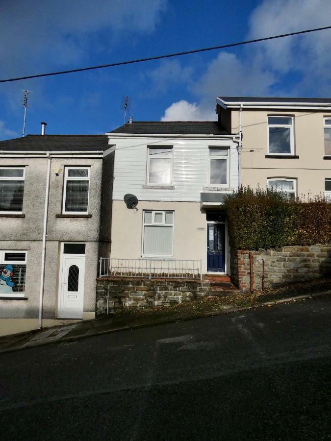 Hill Breeze House Hotel Merthyr Tydfil Exterior photo
